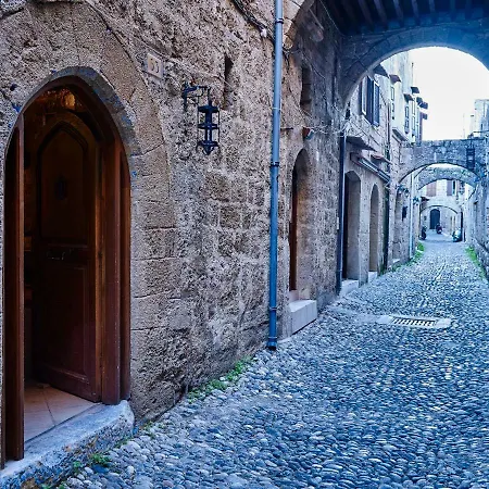 Chevalier's Nyaraló *
